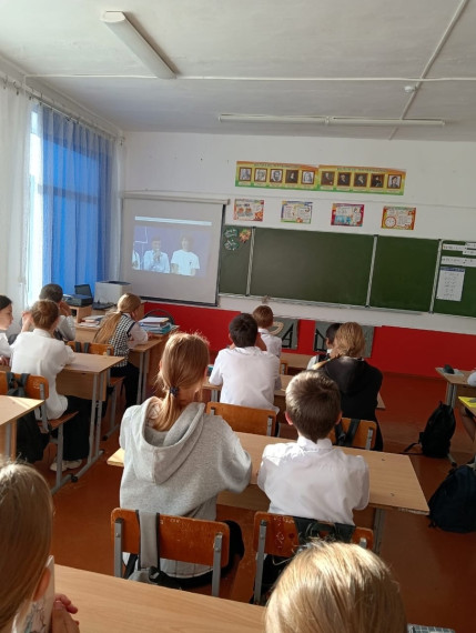 Первое занятие недели «Разговоры о важном», сегодня было посвящено теме: «Легенды о России»..
